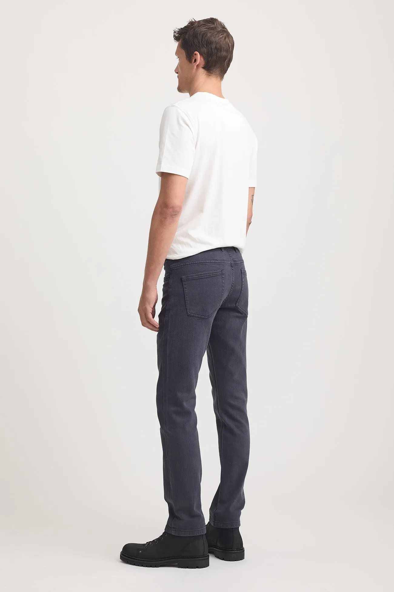 REGULAR STRAIGHT LEG JEAN