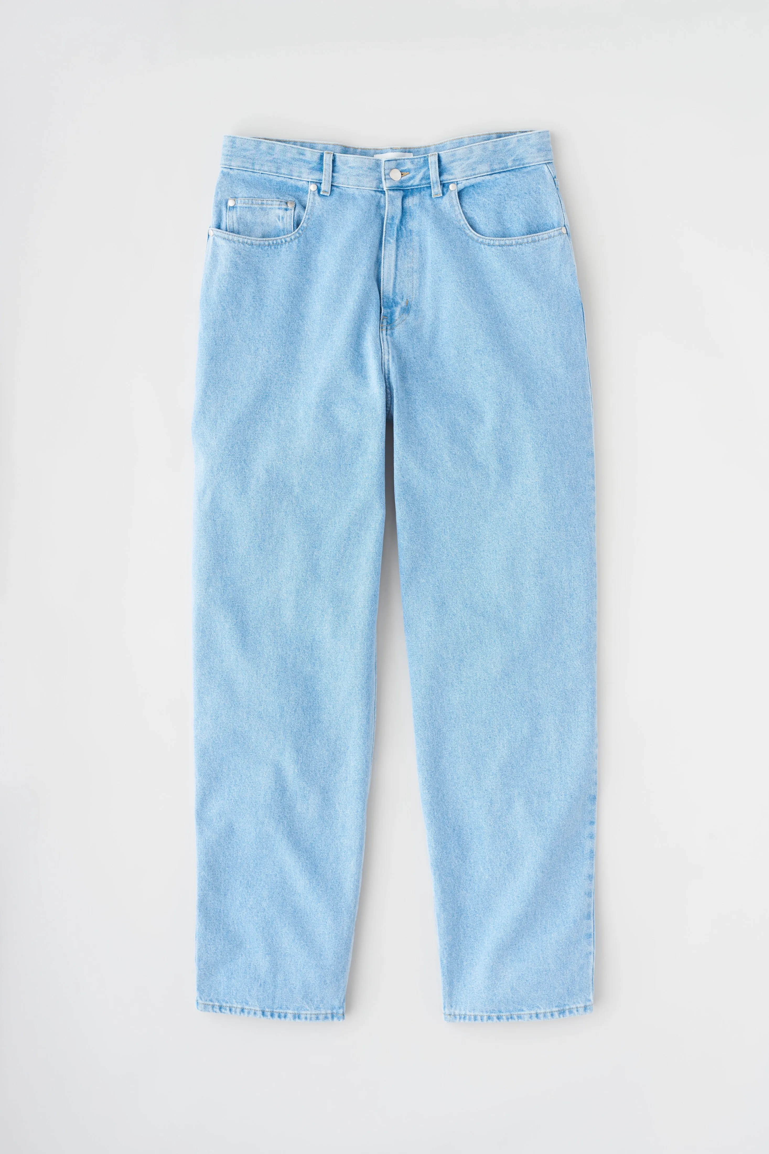 Unisex Antifit Denim in Light Wash