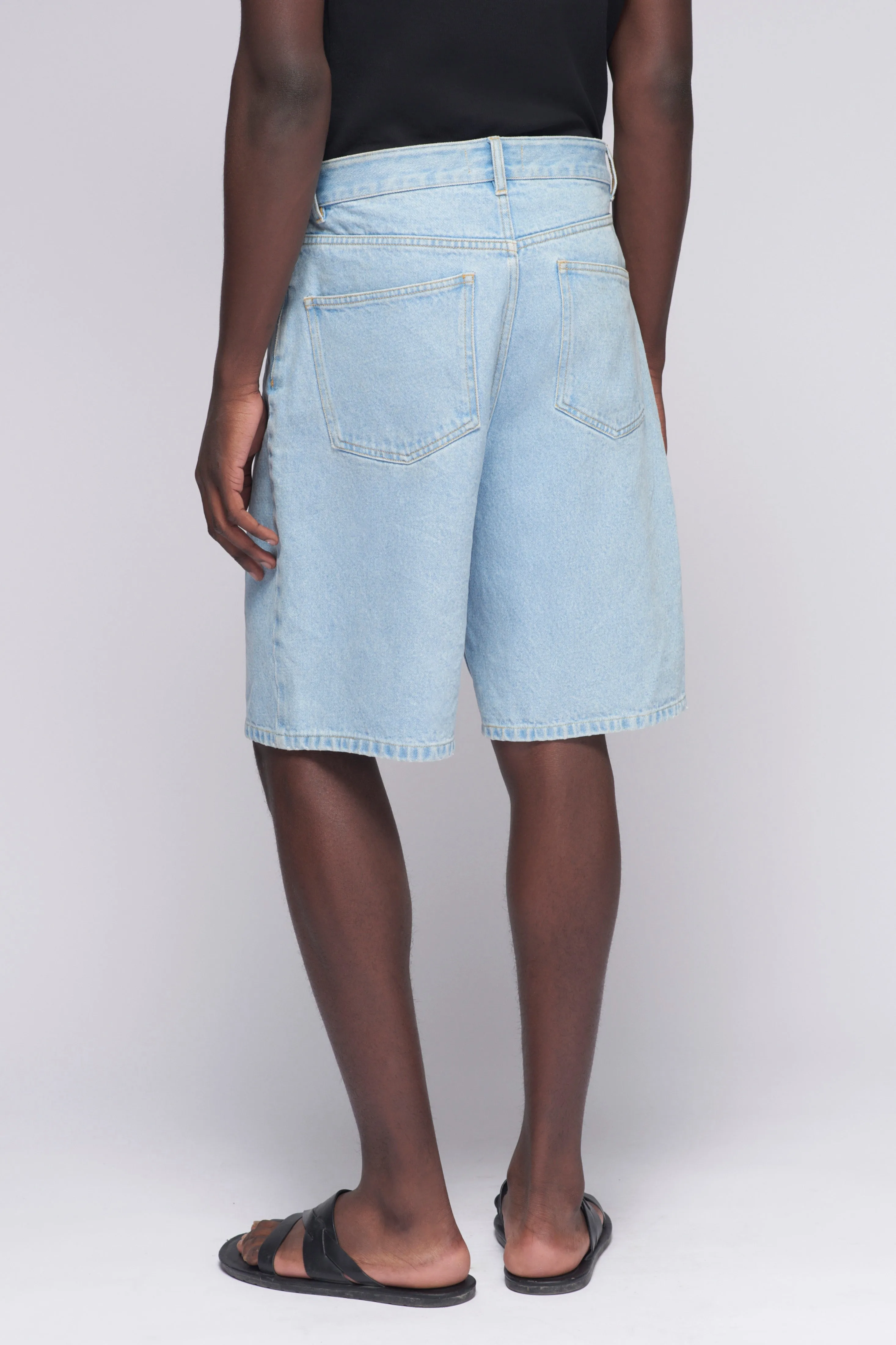 Unisex Antifit Denim Shorts in Light Wash